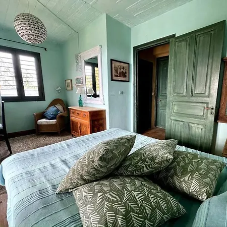 Holiday home The Yellow House Kamaria *