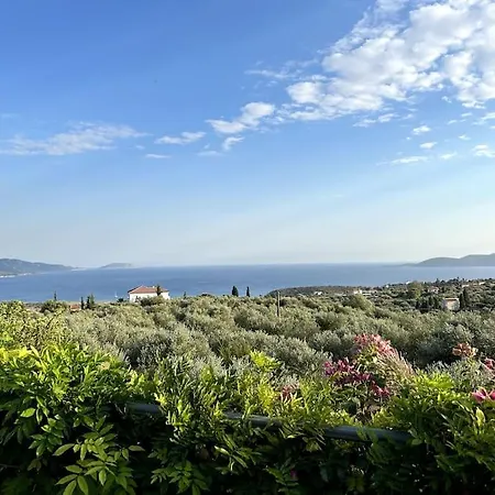 Holiday home The Yellow House Kamaria Finikounta
