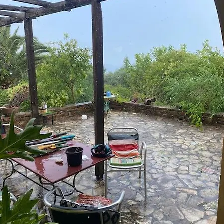 Holiday home The Yellow House Kamaria Finikounta