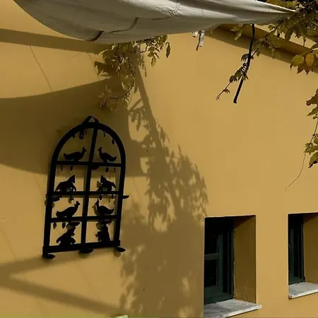Сasa de vacaciones The Yellow House Kamaria Finikounta