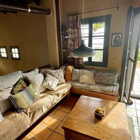 The Yellow House Kamaria Finikounta