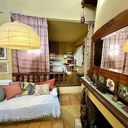 The Yellow House Kamaria Holiday home