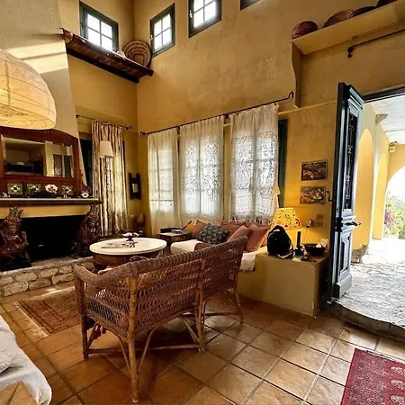 Nyaraló The Yellow House Kamaria Finikúnda