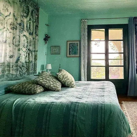 The Yellow House Kamaria Holiday home